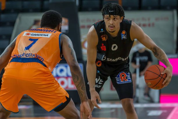 他们积极与 他们积极与