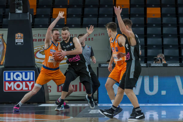 萨的锋线实 萨的锋线实