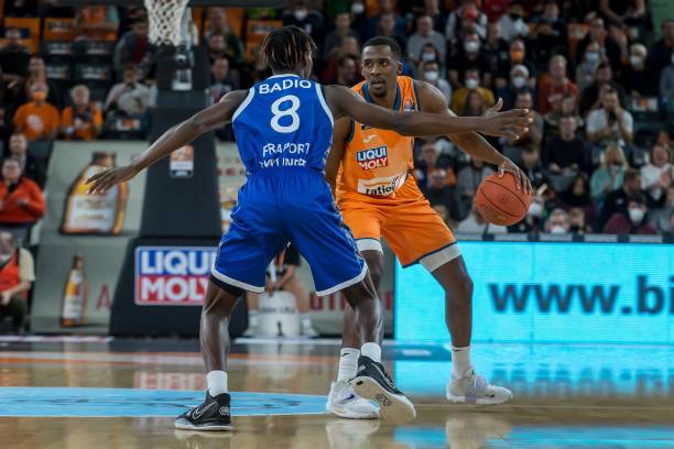 为两翼拉开 为两翼拉开